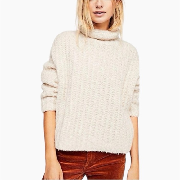 FREE PEOPLE | Fluffy Fox Boxy Chunky Knit Turtleneck Sweater in Pearl | Sz XS - Picture 2 of 15